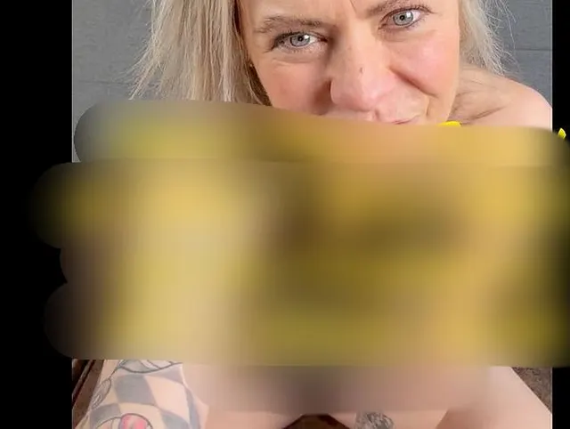 Geile Solo-Show in Lack & High Heels! geiler Fingerfick Mit offener Fotze!