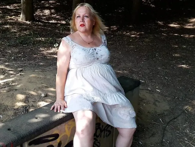 Einfach unter mein Kleid gekrochen