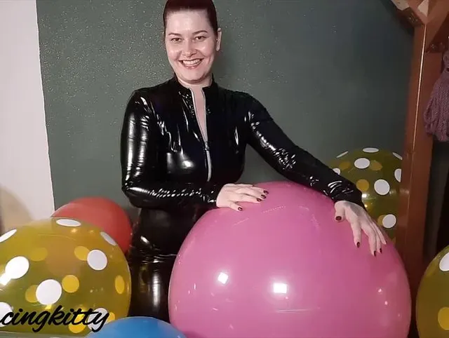 Balloon Looner Girl reitet die Luftballons