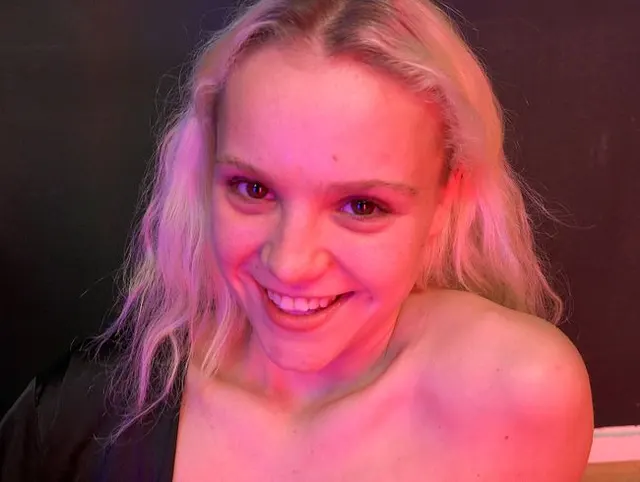 MILF besorgt es unseren beiden Teenie-Muschis!!!
