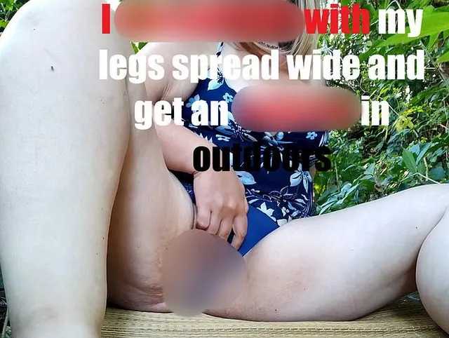Ich masturbiere mit weit gespreizten Beinen und bekomme einen Orgasmus im Freien