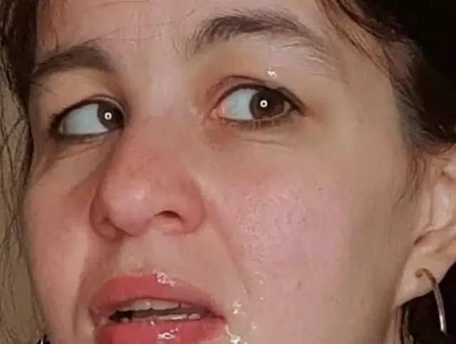 Ins Gesicht spritzen