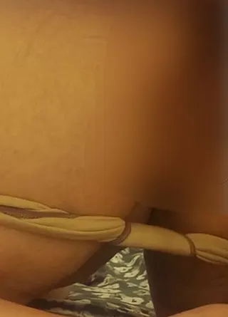 Kurzer Fick bei Freunden Slip runter und rein, bin richtig feucht und geil geworden!
