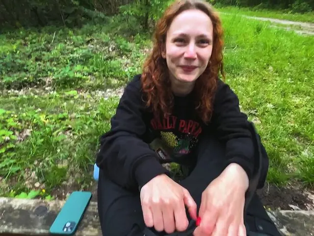 Spaziergang mit 19-jähriger Sophie: Spontaner Blowjob und heißer Quickie
