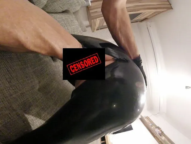 LatexFist - MilfFotze Extrem gedehnt