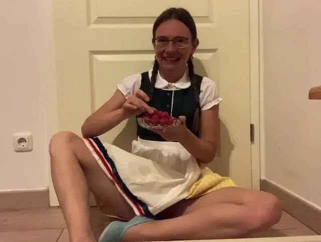 Zum Oktoberfest Möse mit Radieschen gefüllt