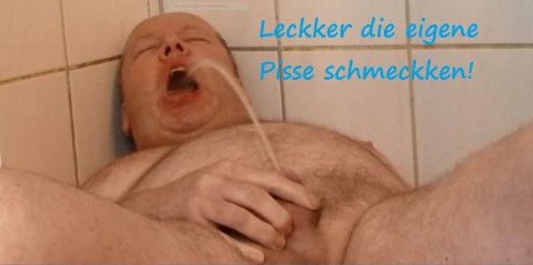 Selbst in den Mund gepisst
