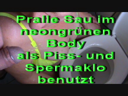 Pralle Sau im neongrünen Body benutzt