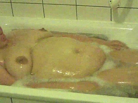 Ne nackte Frau in meiner Badewanne