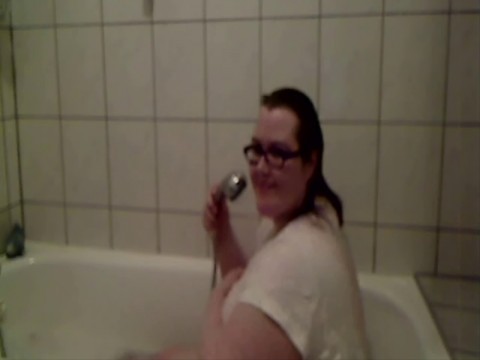 WetShirt in der Badewanne