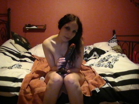 Monsterdildo in meinem kleinen Ärschchen