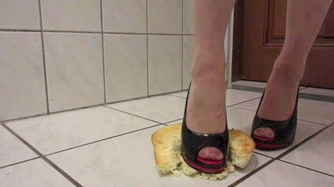 Cheescake Crush mit High Heels. Eine geile klebrige Sauerei