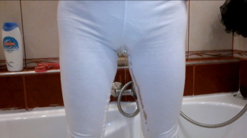 My wife pee her leggings
