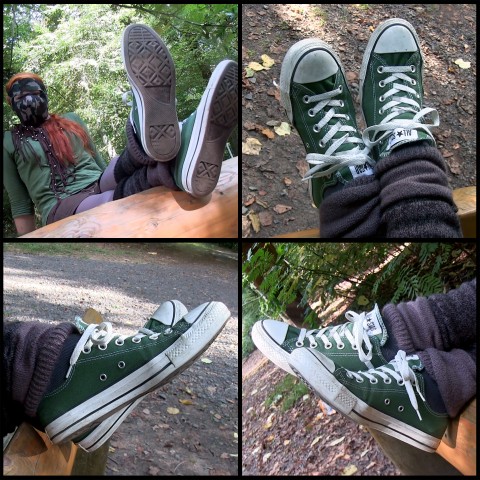 Meine Chucks und ich im Wald