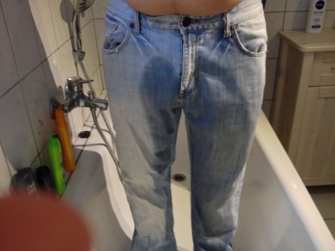 In die Jeans gepisst