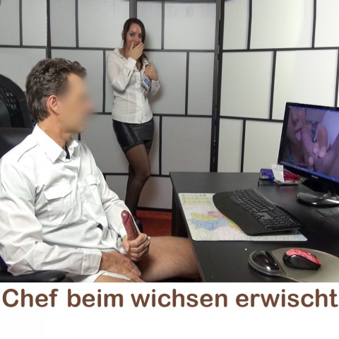 Erwischt! Chef wichst auf meine Pornos ab