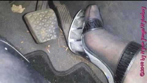 High Heels: Im Auto **Pedal Pumping**