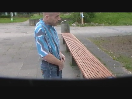 Nackt auf dem Unigelände in Kiel 1