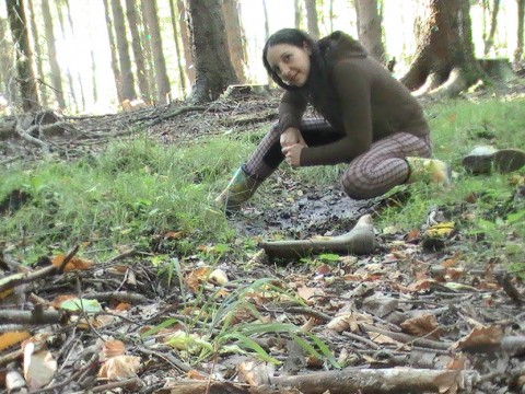 Mit Gummis und Reithose im Schlamm