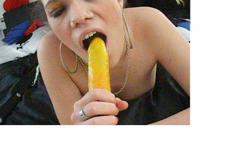 Dildo geblasen