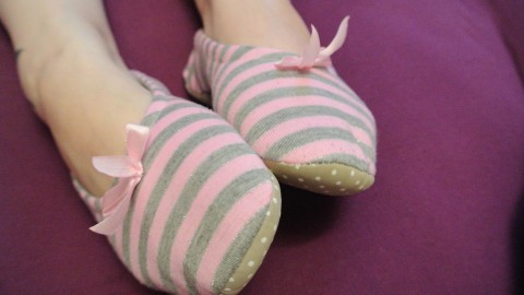 Geiler Footjob in Hausballerinas!