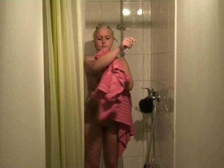 Turning Girl in the shower ...