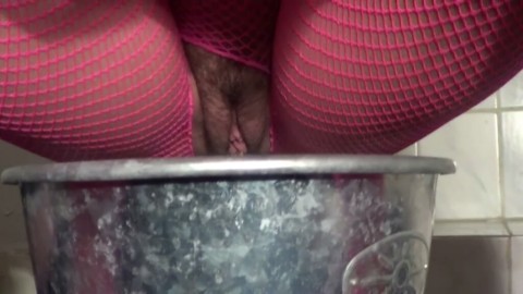 Pink Catsuit - schw. Lackhose behaarte Pissfotze