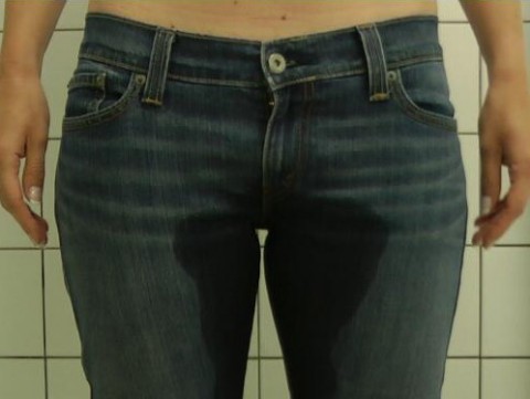 Jeans pissing