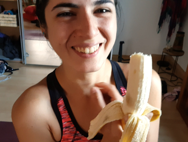Ich liebe Bananen - der Arsch schiebt sie mir voll rein!
