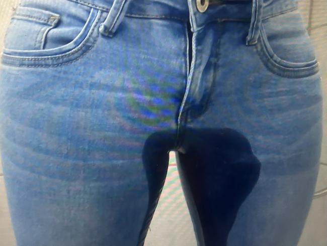 In die Jeans gepisst